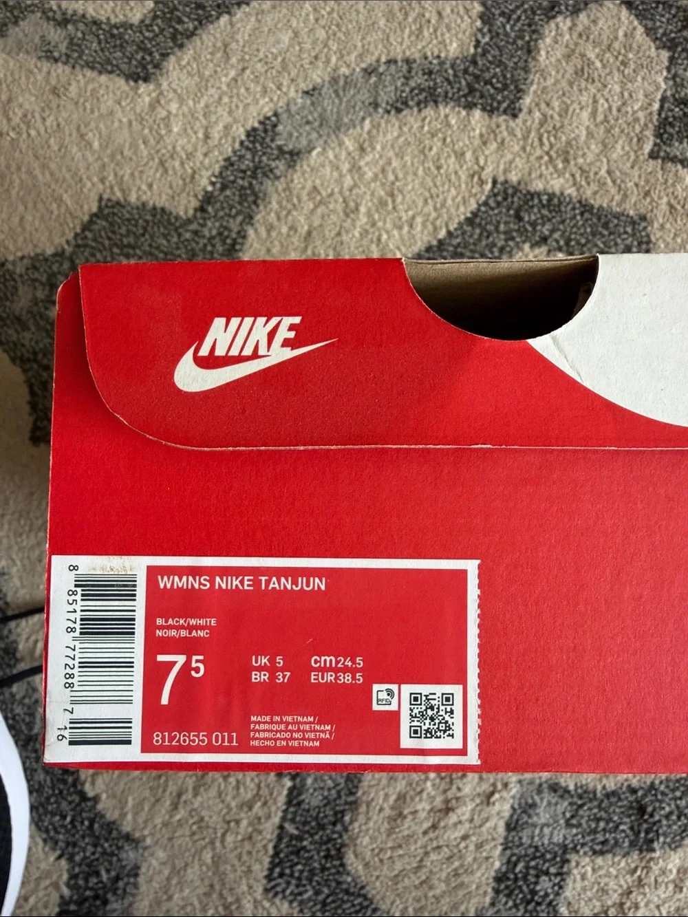 Nike Women’s Black & White Tanjun Sneaker